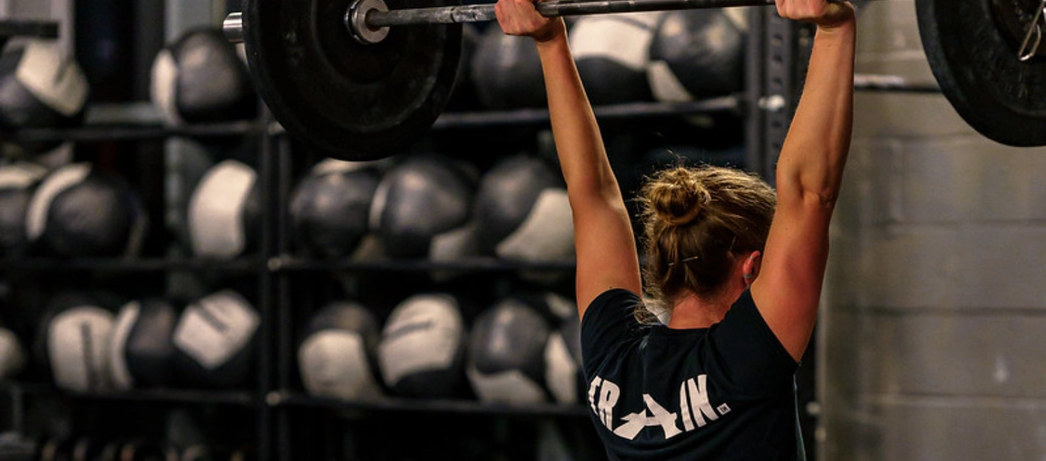 girl hold weight