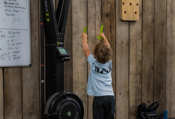kid pull ropes
